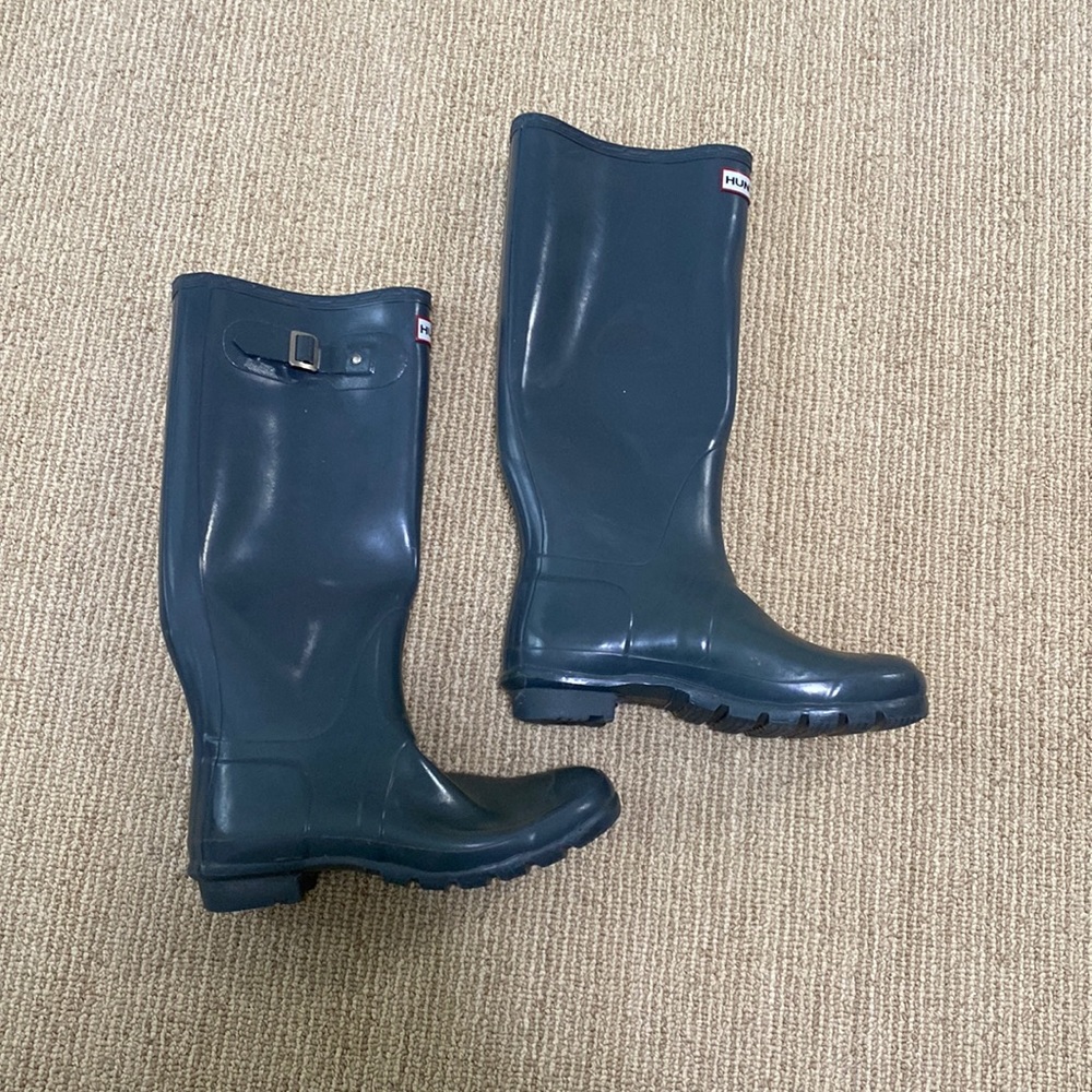 Hunter rain boots. Gray. Women’s size 8.